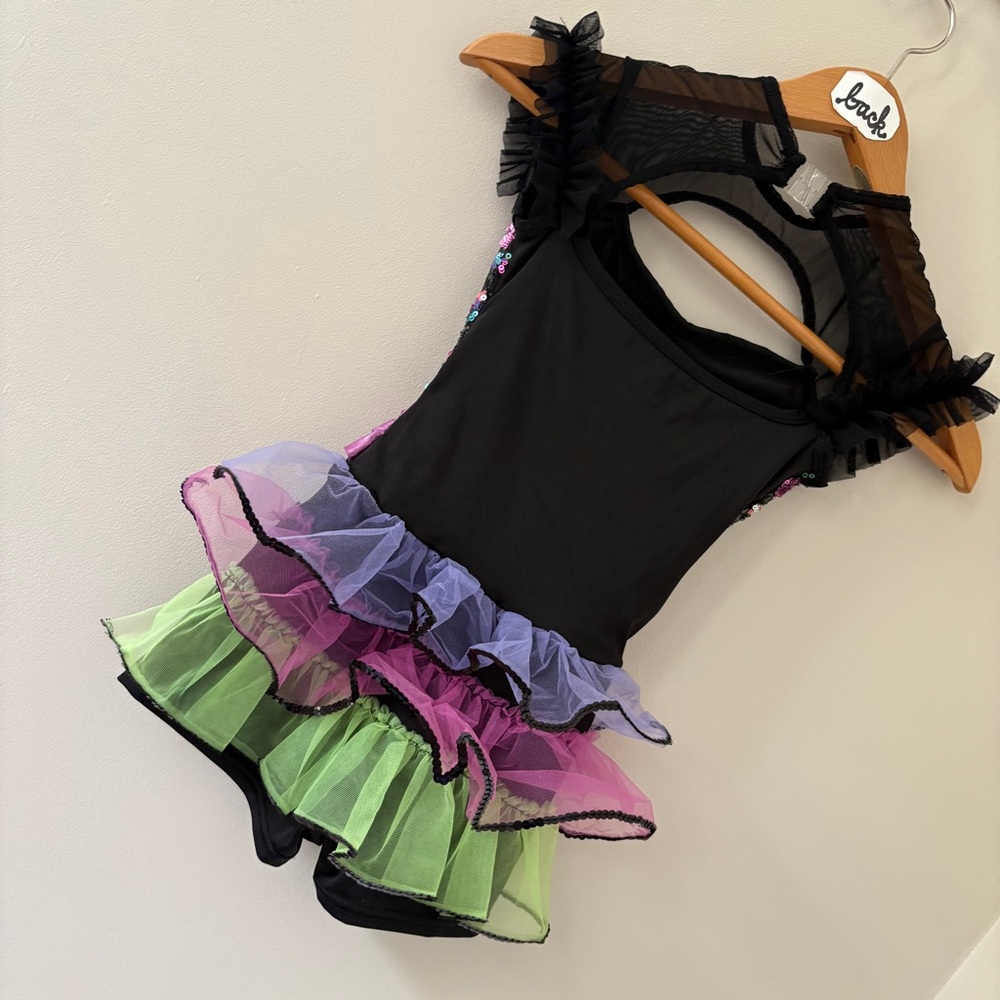 Black and Pink Dance Costume with Elegant Design - Picture 6 of 11